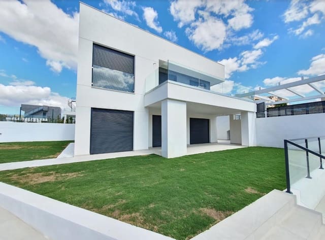 4 sovrum Villa till salu i Manilva med pool garage - 645 000 € (Ref: 10066381)