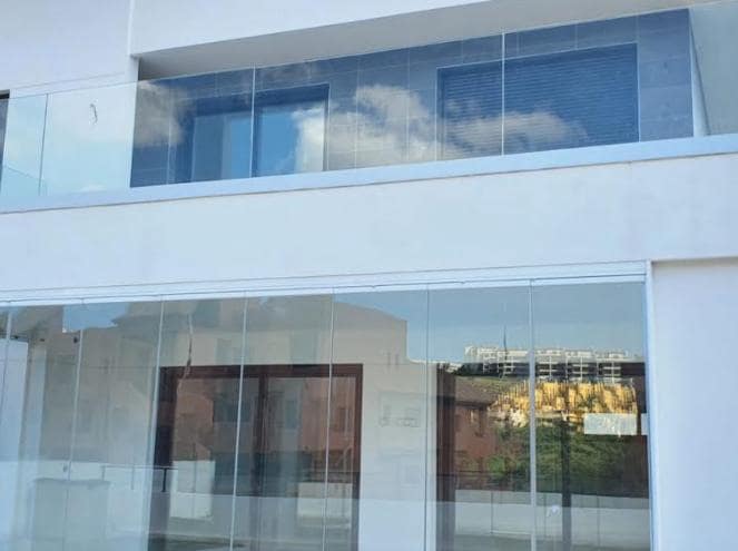4 sypialnia Willa na sprzedaż w Marbella z basenem garażem - 645 000 € (Ref: 10066383)