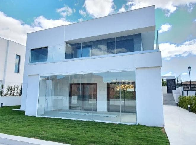 4 sypialnia Willa na sprzedaż w Marbella z basenem garażem - 645 000 € (Ref: 10066383)