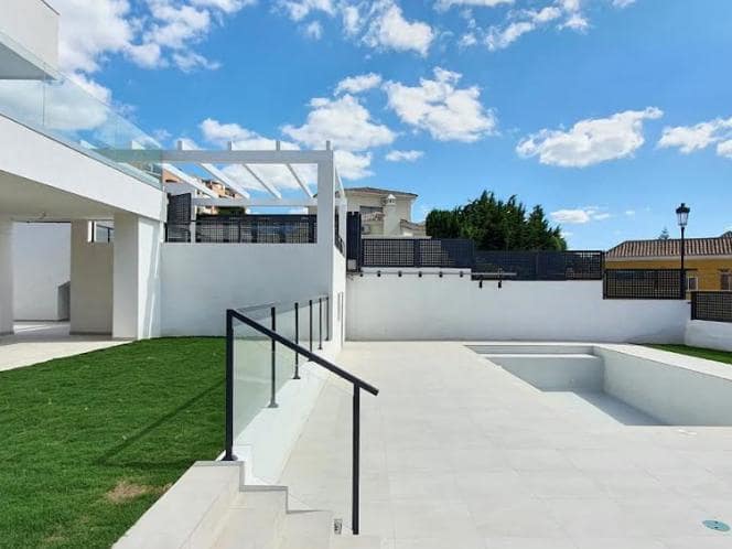 4 sypialnia Willa na sprzedaż w Marbella z basenem garażem - 645 000 € (Ref: 10066383)