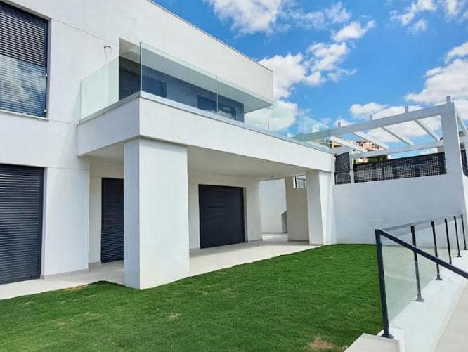 4 sypialnia Willa na sprzedaż w Marbella z basenem garażem - 645 000 € (Ref: 10066383)