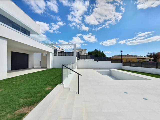 4 sypialnia Willa na sprzedaż w Marbella z basenem garażem - 645 000 € (Ref: 10066383)