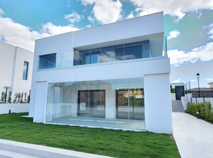 4 soveværelse Villa til salg i Marbella med swimmingpool garage - € 645.000 (Ref: 10066383)