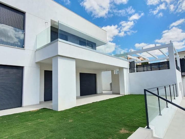 4 soveværelse Villa til salg i Marbella med swimmingpool garage - € 645.000 (Ref: 10066383)