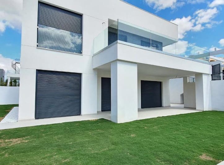 4 soveværelse Villa til salg i Marbella med swimmingpool garage - € 645.000 (Ref: 10066383)