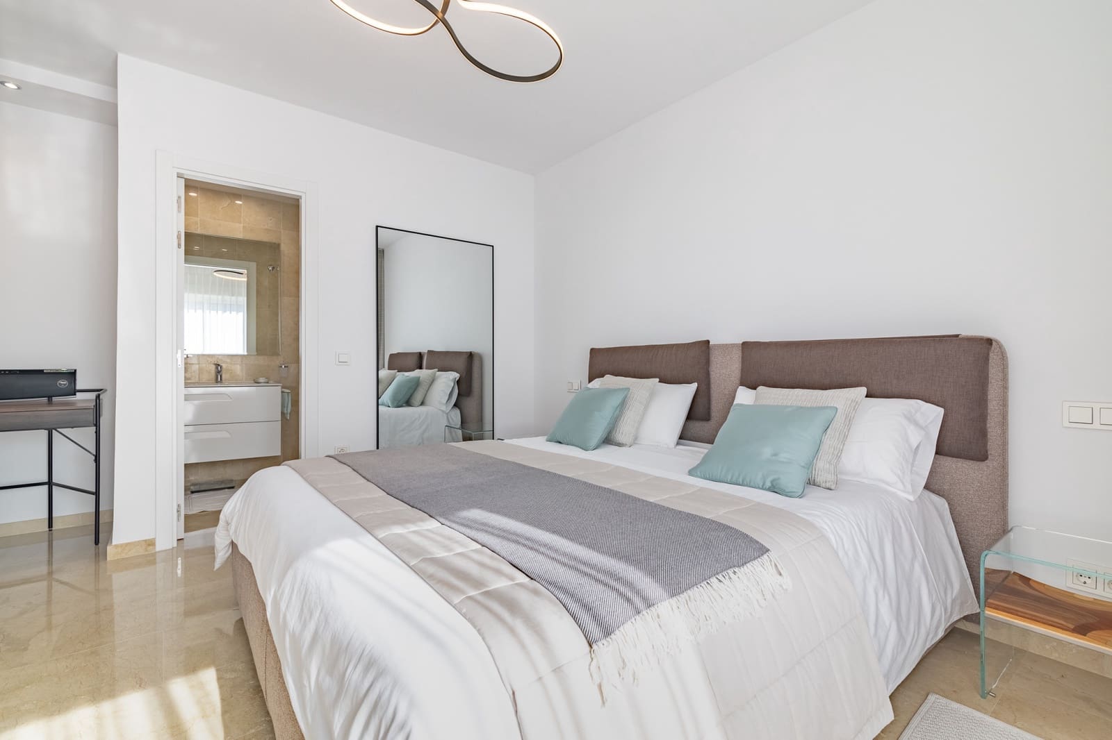 3 sypialnia Apartament na sprzedaż w Golden Mile z basenem garażem - 852 000 € (Ref: 10066388)