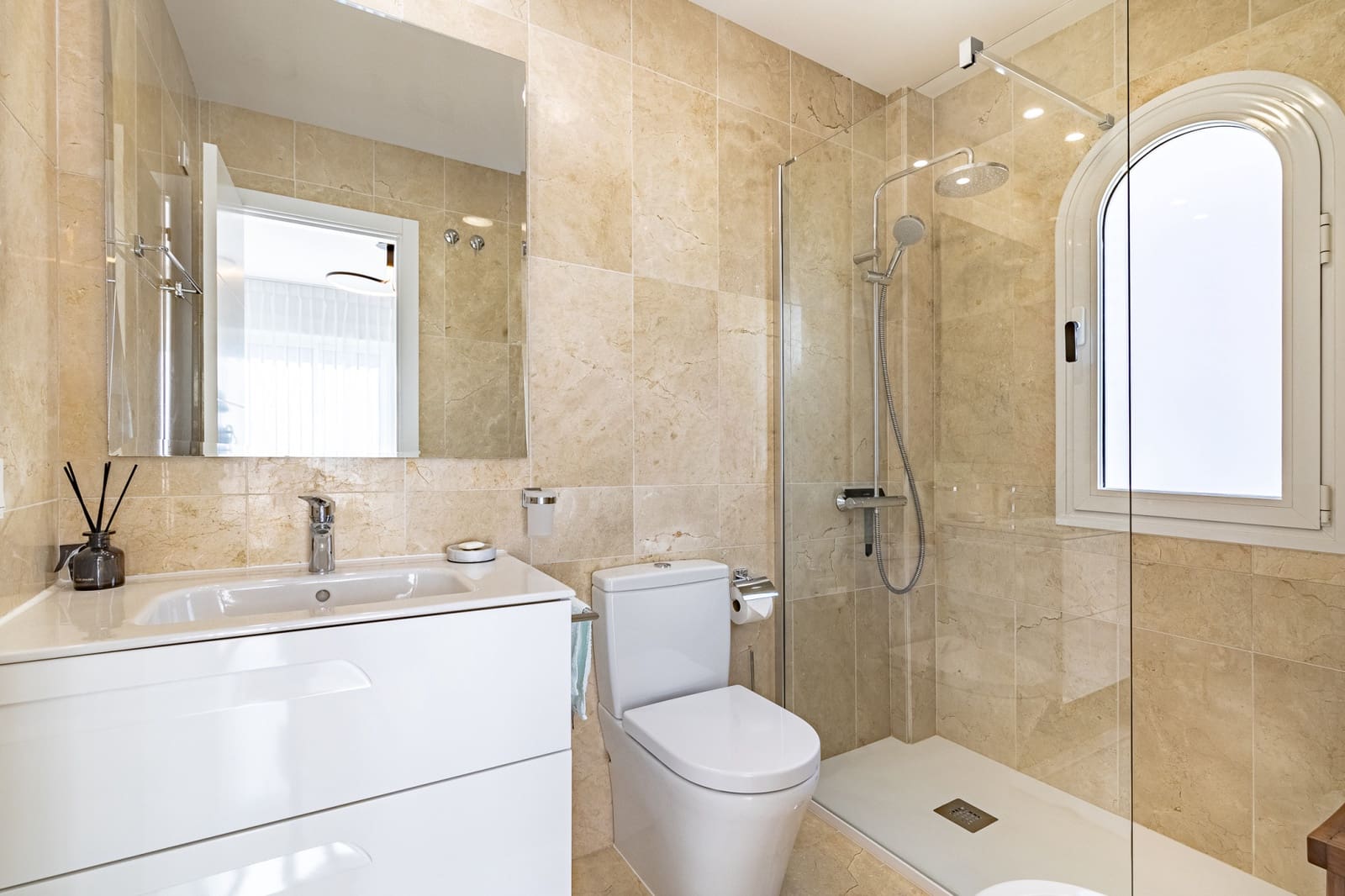 3 sypialnia Apartament na sprzedaż w Golden Mile z basenem garażem - 852 000 € (Ref: 10066388)
