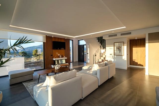 Chalet de 3 habitaciones en Mijas Costa, Mijas en venta con piscina garaje - 800.000 € (Ref: 10066390)