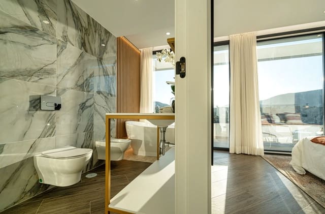Chalet de 3 habitaciones en Mijas Costa, Mijas en venta con piscina garaje - 800.000 € (Ref: 10066390)