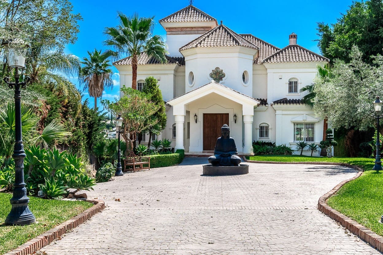 7 soverom Villa til salgs i Nueva Andalucia med svømmebasseng garasje - € 4 950 000 (Ref: 10066395)