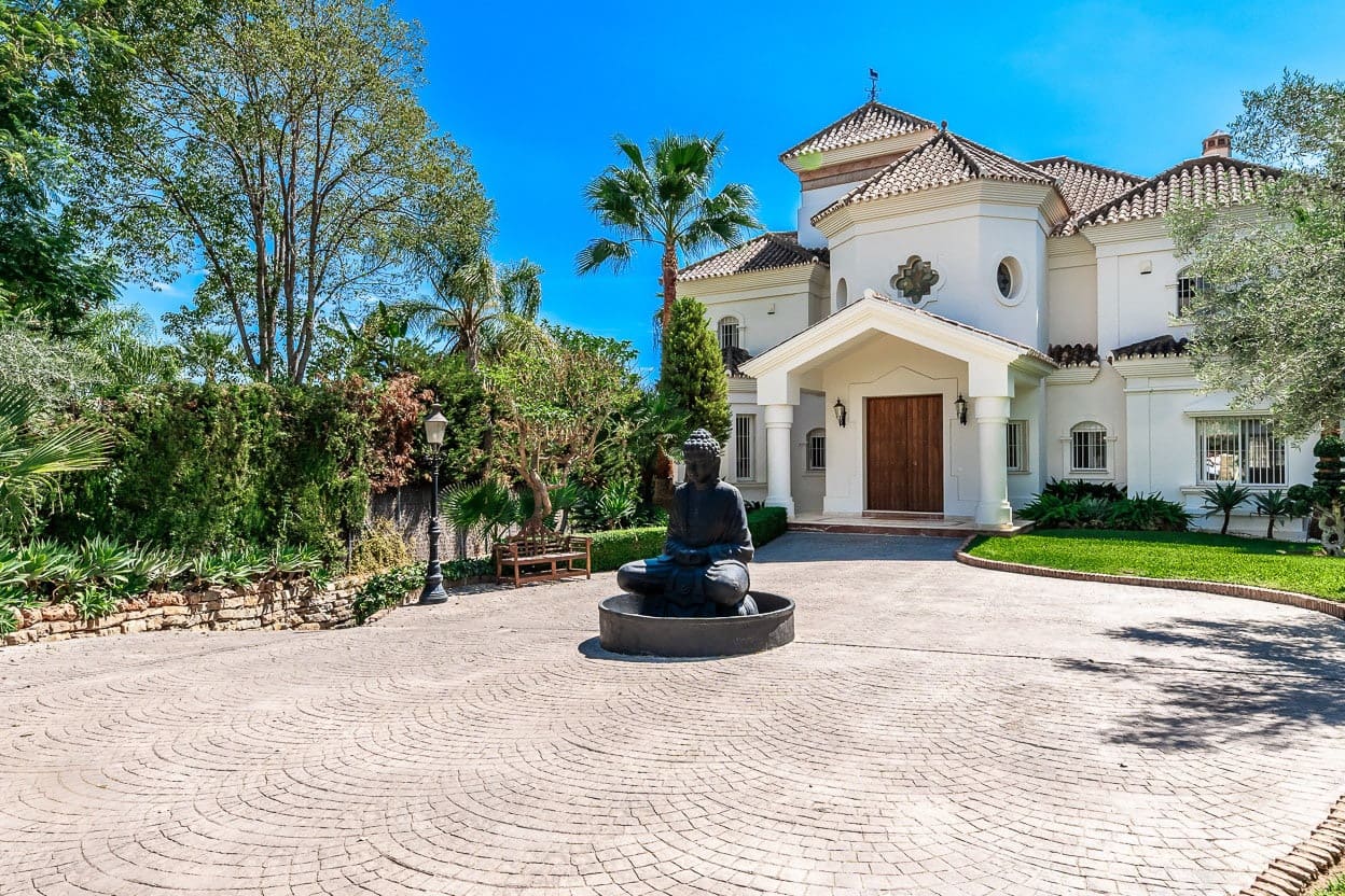 7 soverom Villa til salgs i Nueva Andalucia med svømmebasseng garasje - € 4 950 000 (Ref: 10066395)