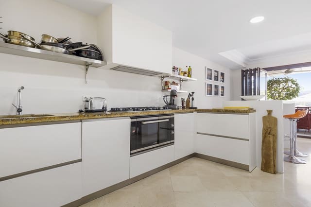 5 bedroom Villa for sale in Benahavís with pool garage - € 1,095,000 (Ref: 10066399)