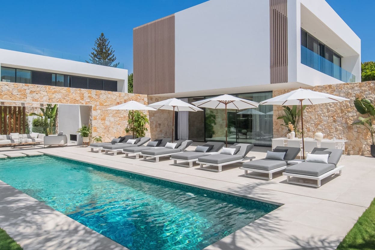 4 bedroom Villa for sale in Golden Mile with pool garage - € 3,500,000 (Ref: 10066402)