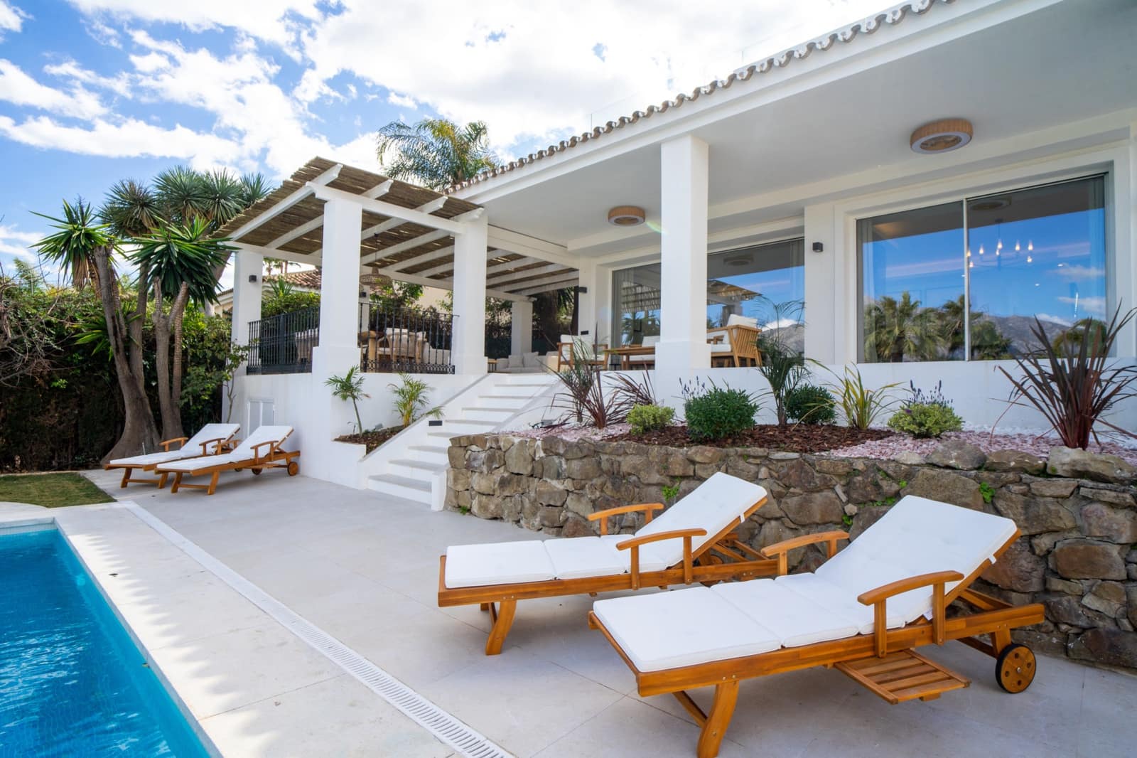 5 sypialnia Willa na sprzedaż w Nueva Andalucia z basenem garażem - 2 850 000 € (Ref: 10066403)
