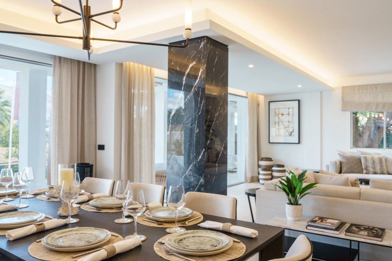 5 slaapkamer Villa te koop in Nueva Andalucia met zwembad garage - € 2.850.000 (Ref: 10066403)