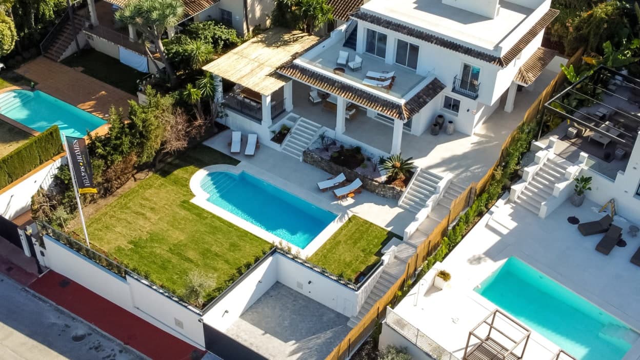 5 slaapkamer Villa te koop in Nueva Andalucia met zwembad garage - € 2.850.000 (Ref: 10066403)