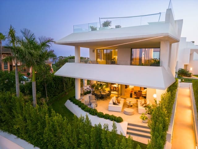4 makuuhuone Huvila myytävänä paikassa Nueva Andalucia, Marbella mukana uima-altaan 
autotalli - 4 495 000 € (Ref: 10066407)