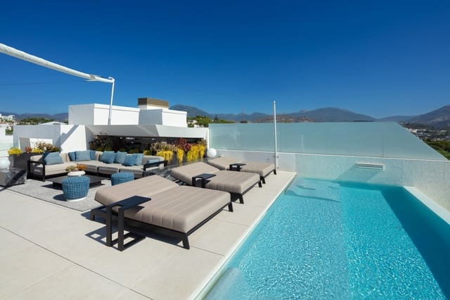 4 makuuhuone Huvila myytävänä paikassa Nueva Andalucia, Marbella mukana uima-altaan 
autotalli - 4 495 000 € (Ref: 10066407)