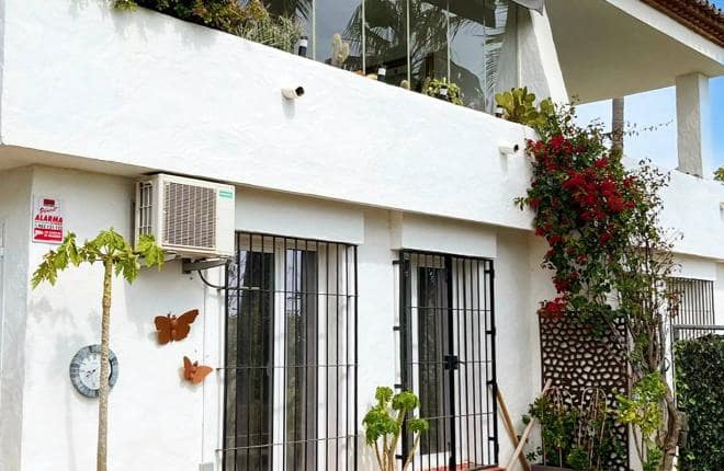 3 slaapkamer Halfvrijstaande villa te koop in La Duquesa / Puerto de la Duquesa met zwembad garage - € 549.000 (Ref: 10066408)