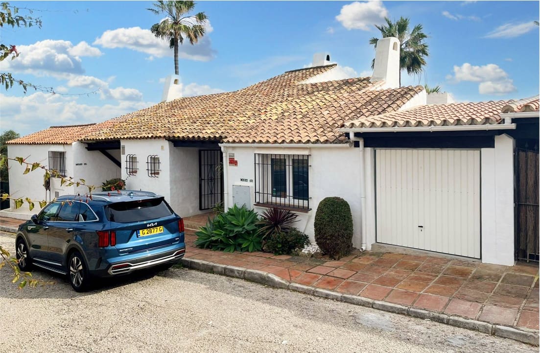3 slaapkamer Halfvrijstaande villa te koop in La Duquesa / Puerto de la Duquesa met zwembad garage - € 549.000 (Ref: 10066408)