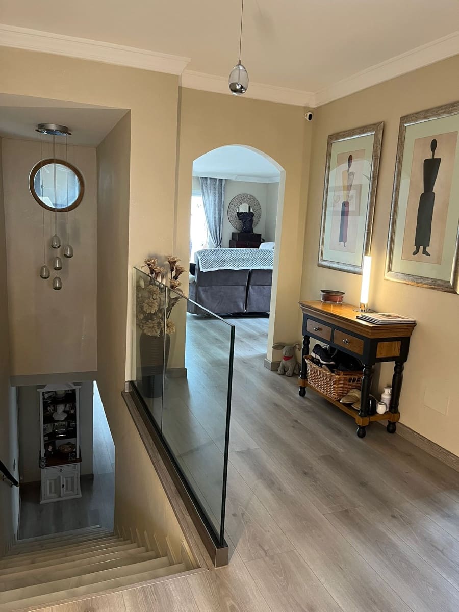 3 slaapkamer Halfvrijstaande villa te koop in La Duquesa / Puerto de la Duquesa met zwembad garage - € 549.000 (Ref: 10066408)