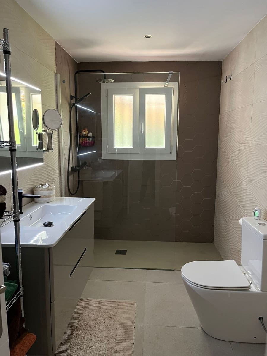 3 slaapkamer Halfvrijstaande villa te koop in La Duquesa / Puerto de la Duquesa met zwembad garage - € 549.000 (Ref: 10066408)