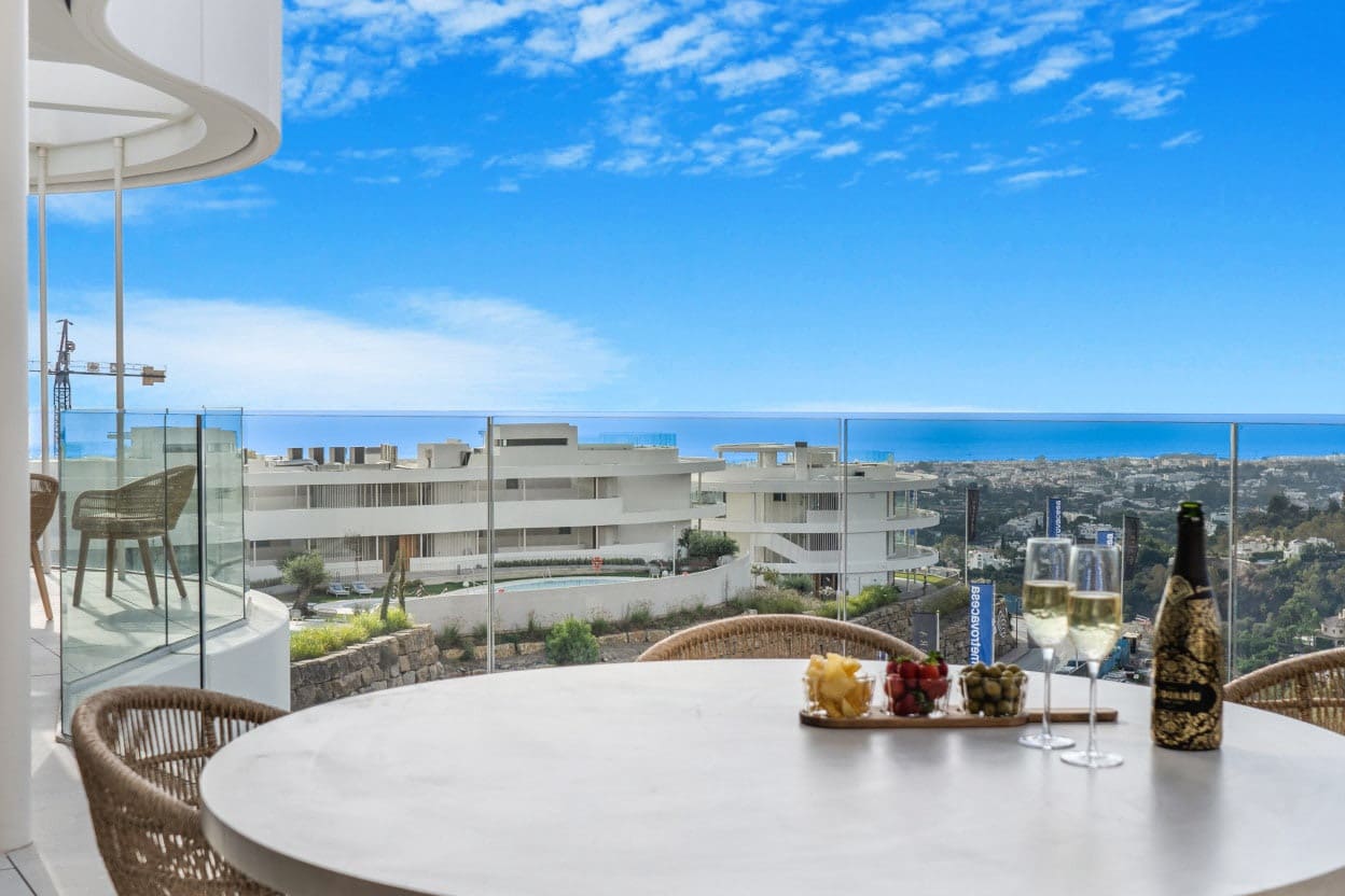 2 bedroom Penthouse for sale in Benahavis with pool garage - € 1,275,000 (Ref: 10066420)