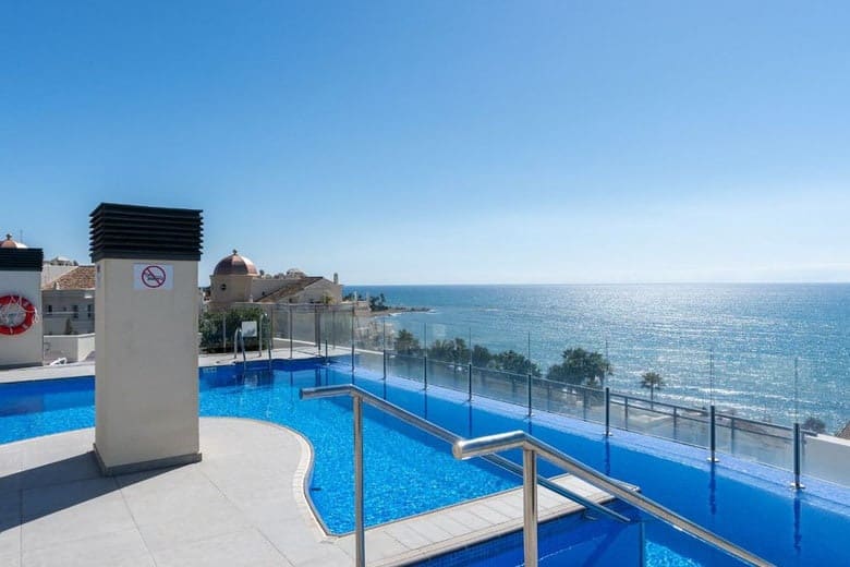 2 Zimmer Apartment zu verkaufen in Estepona mit Pool Garage - 329.500 € (Ref: 10066422)