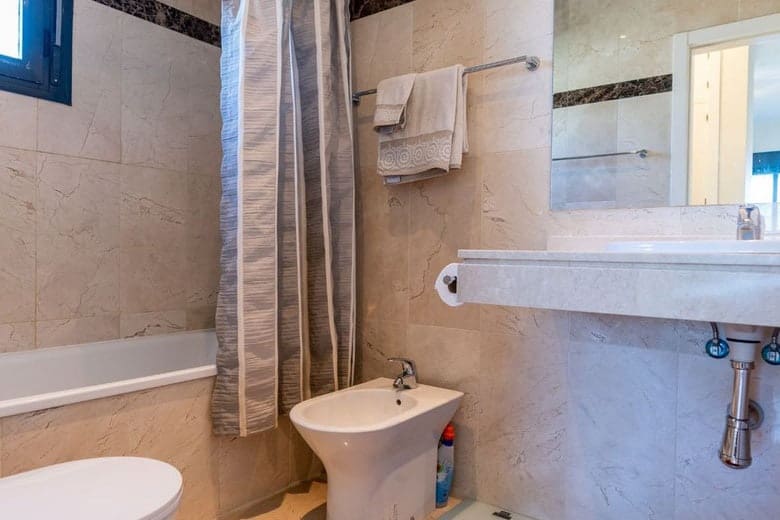2 Zimmer Apartment zu verkaufen in Estepona mit Pool Garage - 329.500 € (Ref: 10066422)