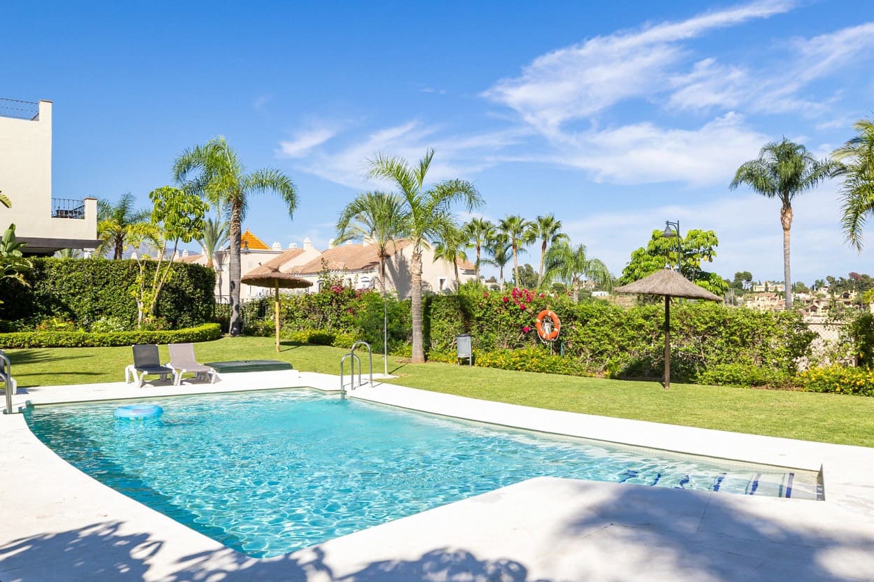 4 soveværelse Villa til salg i Marbella med swimmingpool garage - € 695.000 (Ref: 10066431)