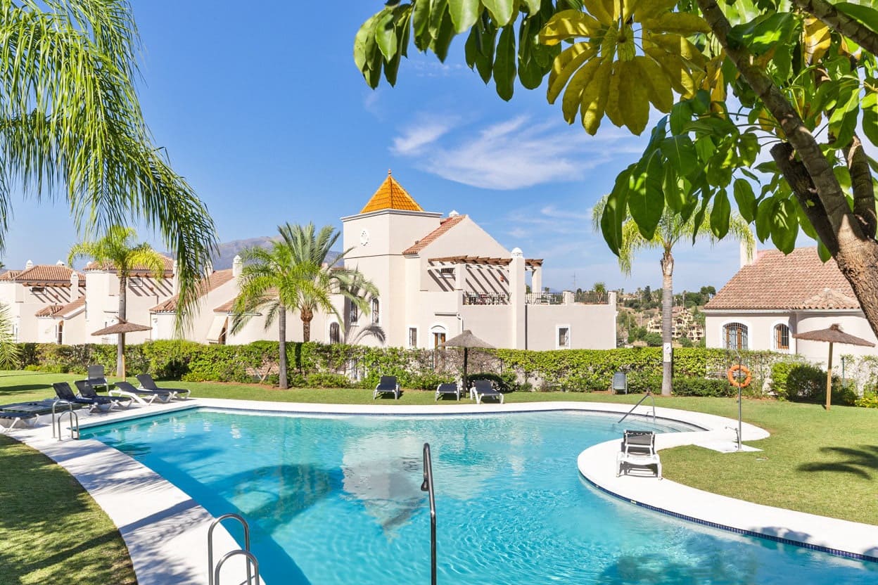 4 soveværelse Villa til salg i Marbella med swimmingpool garage - € 695.000 (Ref: 10066431)