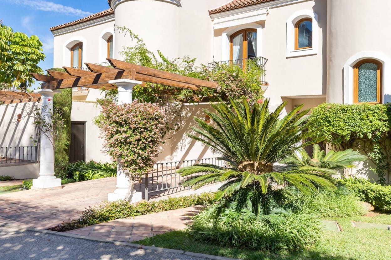 4 soveværelse Villa til salg i Marbella med swimmingpool garage - € 695.000 (Ref: 10066431)
