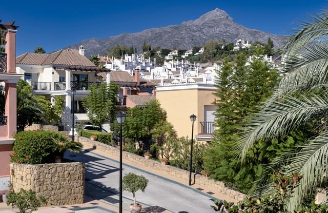 4 chambre Villa/Maison à vendre à Marbella avec piscine garage - 898 000 € (Ref: 10066436)