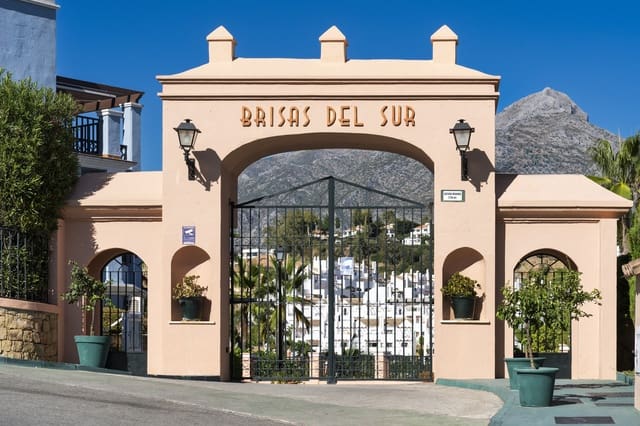 4 chambre Villa/Maison à vendre à Marbella avec piscine garage - 898 000 € (Ref: 10066436)