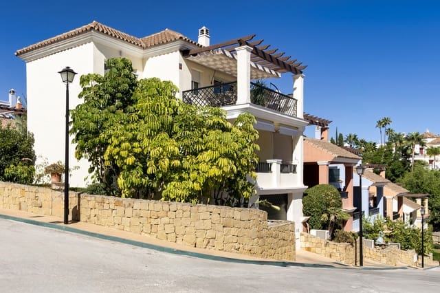 4 chambre Villa/Maison à vendre à Marbella avec piscine garage - 898 000 € (Ref: 10066436)