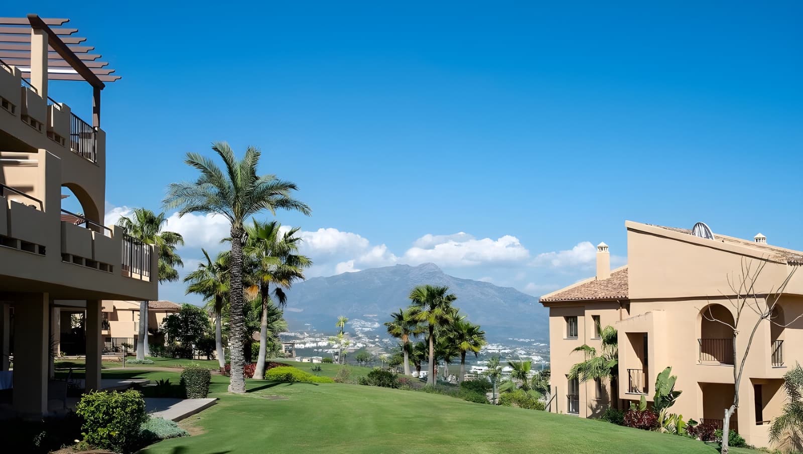 2 bedroom Apartment for sale in Marbella with pool garage - € 385,000 (Ref: 10066453)