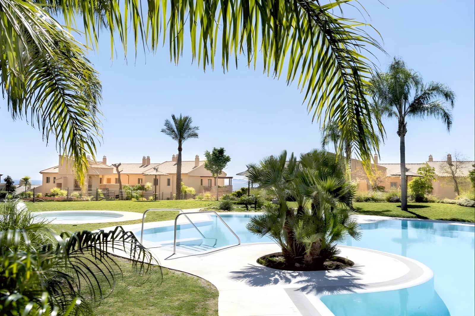 2 bedroom Apartment for sale in Marbella with pool garage - € 385,000 (Ref: 10066453)