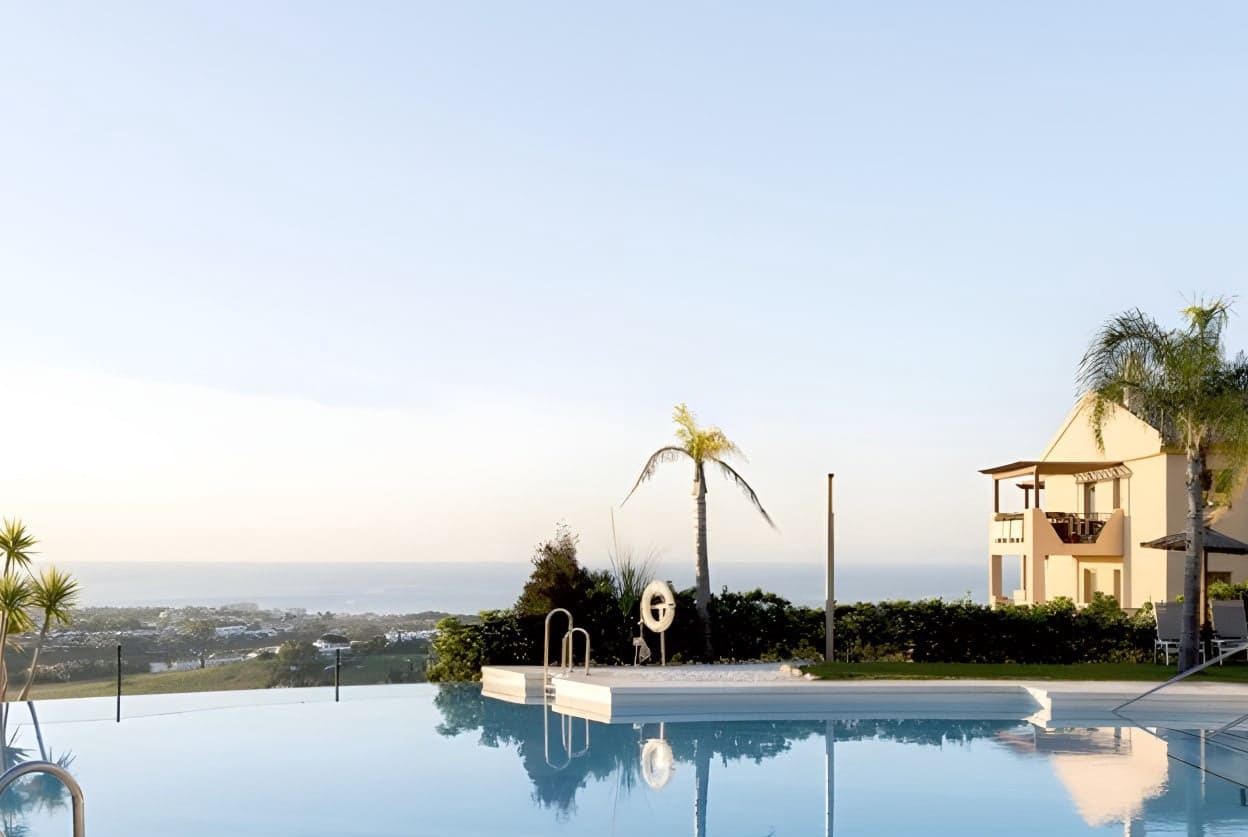 Apartamento de 2 habitaciones en Marbella en venta con piscina garaje - 385.000 € (Ref: 10066453)