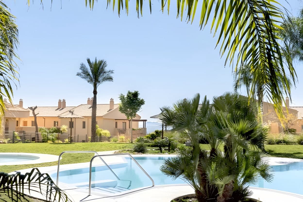 Apartamento de 2 habitaciones en Marbella en venta con piscina garaje - 385.000 € (Ref: 10066453)