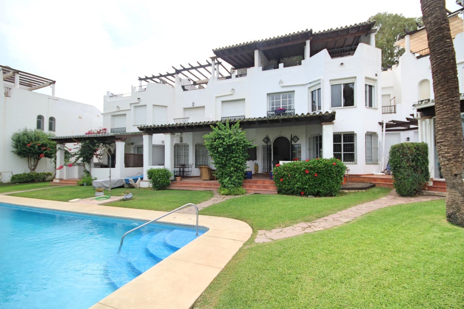 3 soverom Villa til salgs i Marbella med svømmebasseng garasje - € 550 000 (Ref: 10066457)