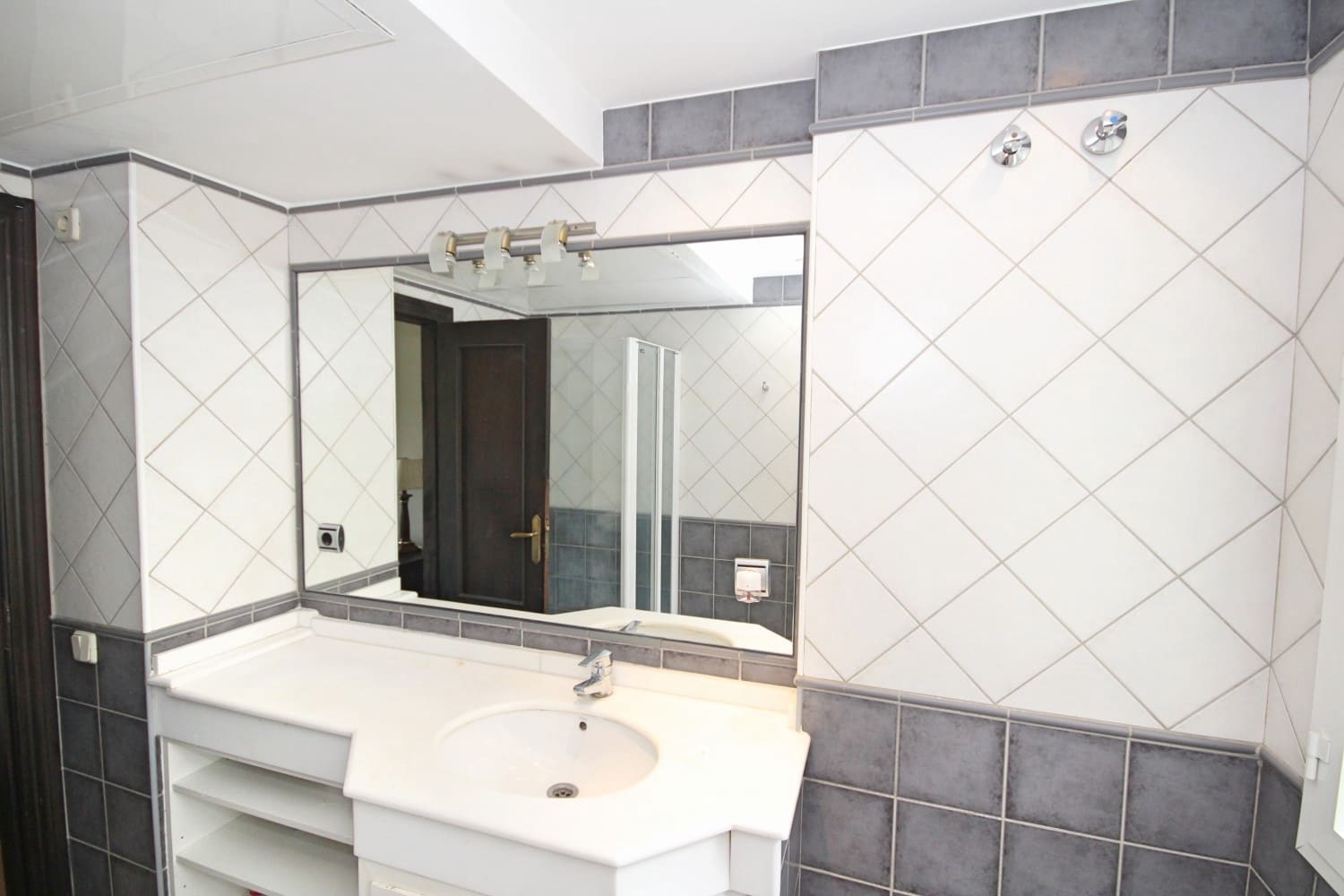 3 soverom Villa til salgs i Marbella med svømmebasseng garasje - € 550 000 (Ref: 10066457)
