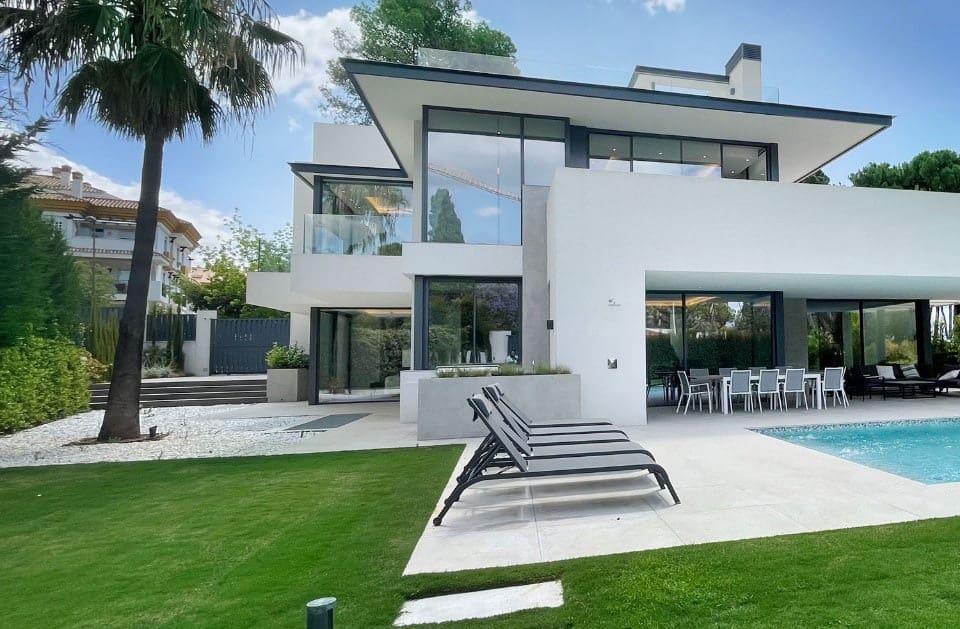 5 Zimmer Villa zu verkaufen in Marbella mit Pool Garage - 4.650.000 € (Ref: 10066458)
