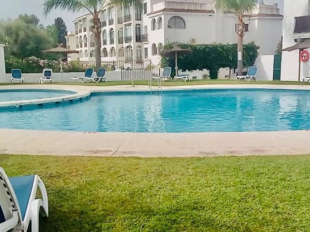 Apartamento de 2 habitaciones en Marbella en venta con piscina - 300.000 € (Ref: 10066471)