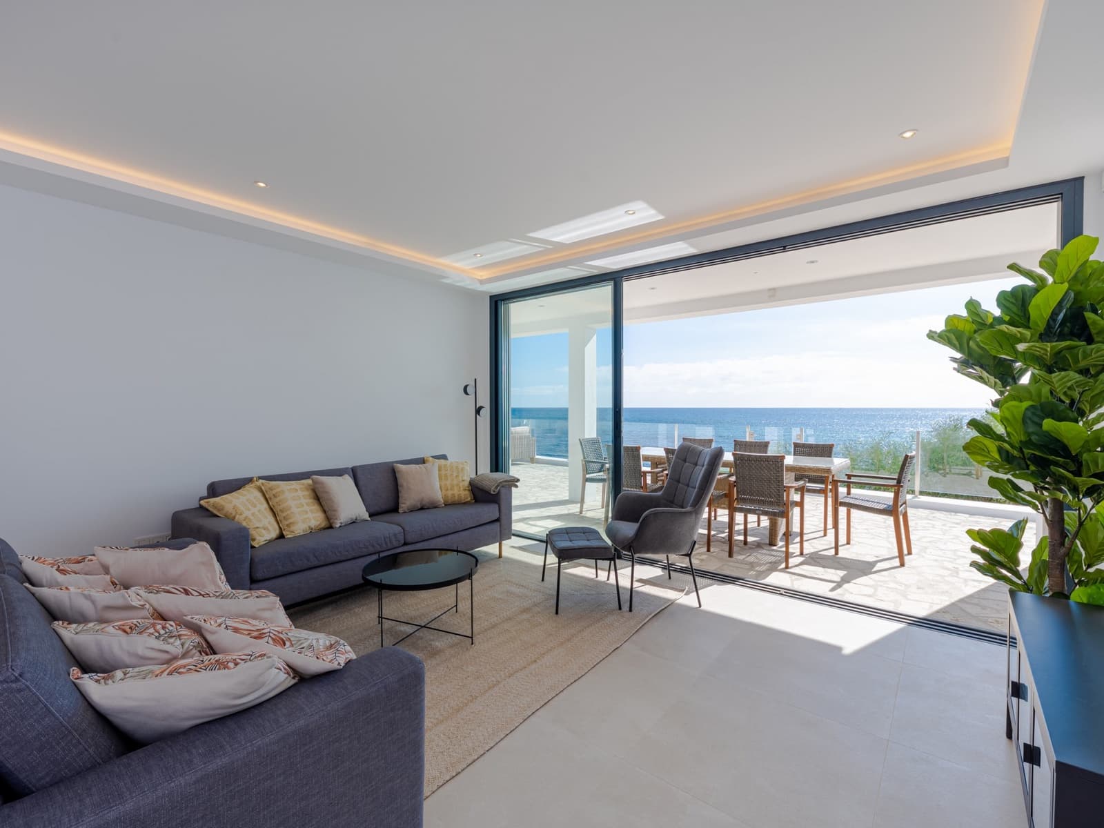 4 bedroom Villa for sale in Marbella with pool garage - € 2,495,000 (Ref: 10066480)