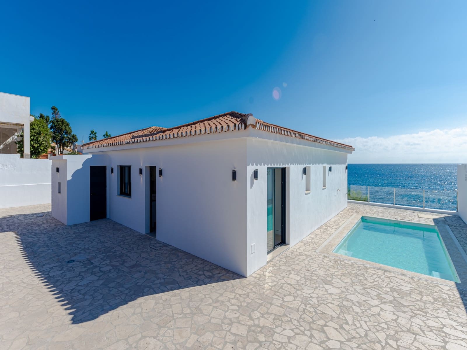 4 bedroom Villa for sale in Marbella with pool garage - € 2,495,000 (Ref: 10066480)