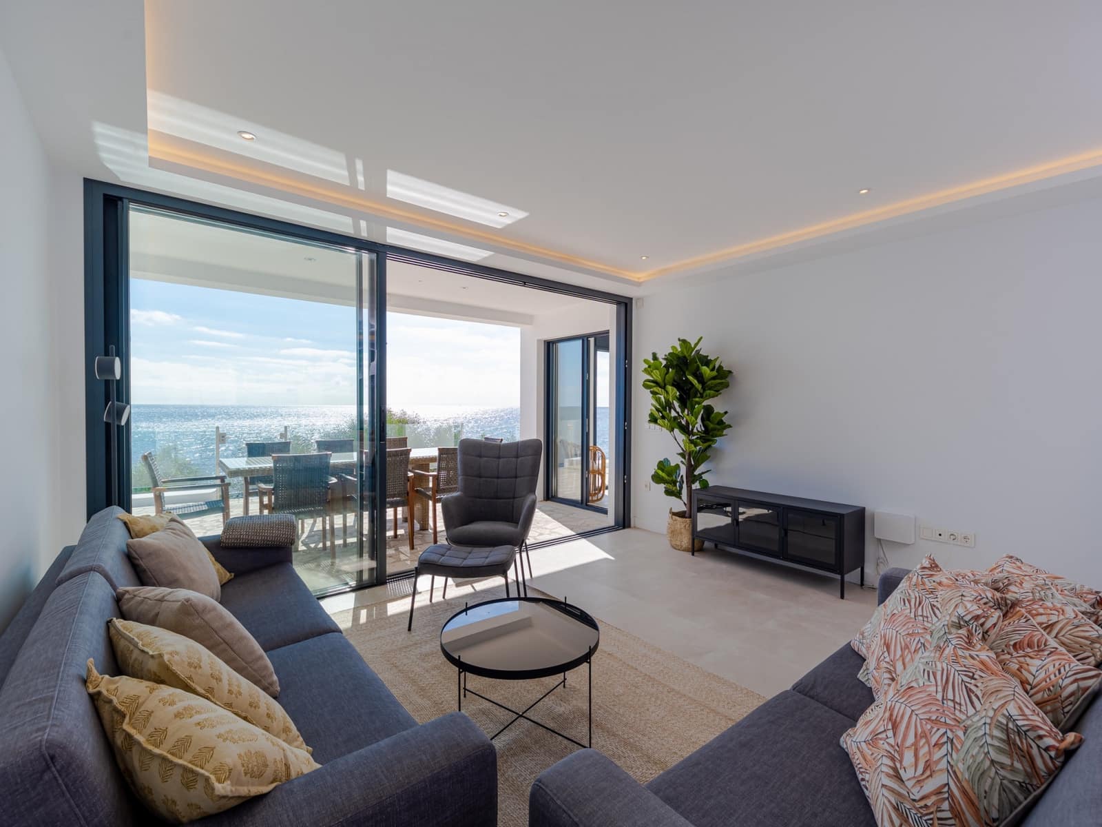 4 bedroom Villa for sale in Marbella with pool garage - € 2,495,000 (Ref: 10066480)