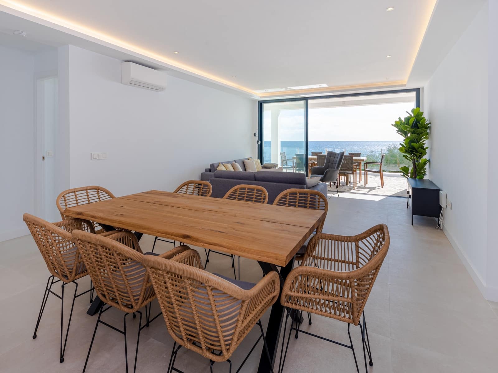 4 bedroom Villa for sale in Marbella with pool garage - € 2,495,000 (Ref: 10066480)