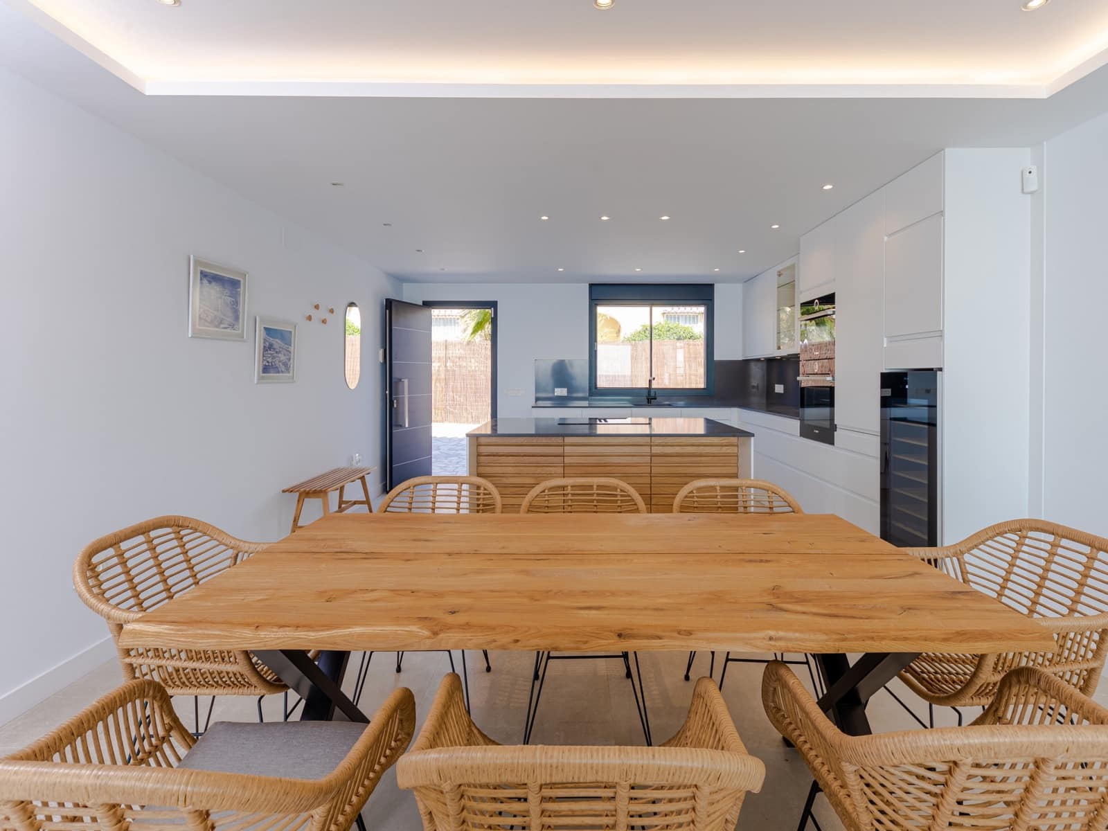 4 bedroom Villa for sale in Marbella with pool garage - € 2,495,000 (Ref: 10066480)