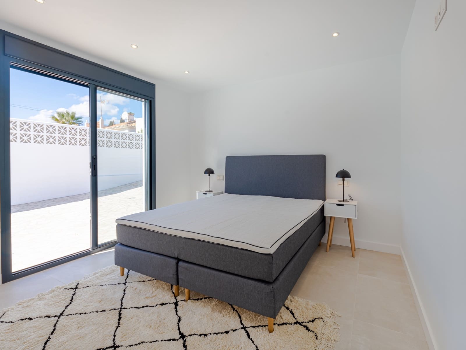 4 bedroom Villa for sale in Marbella with pool garage - € 2,495,000 (Ref: 10066480)
