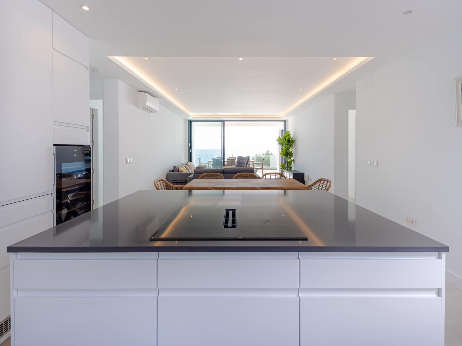 4 bedroom Villa for sale in Marbella with pool garage - € 2,495,000 (Ref: 10066480)